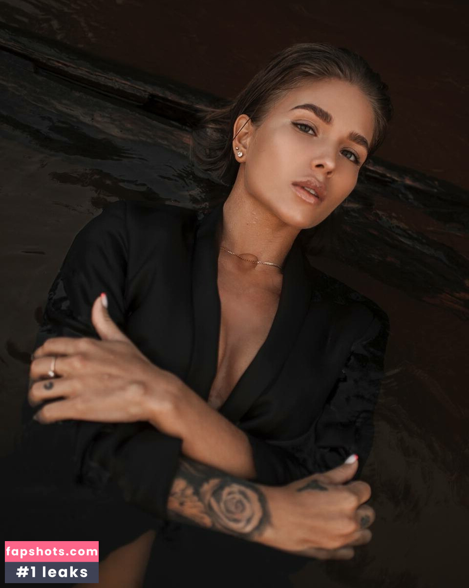 Julia Wind nude babe gallery