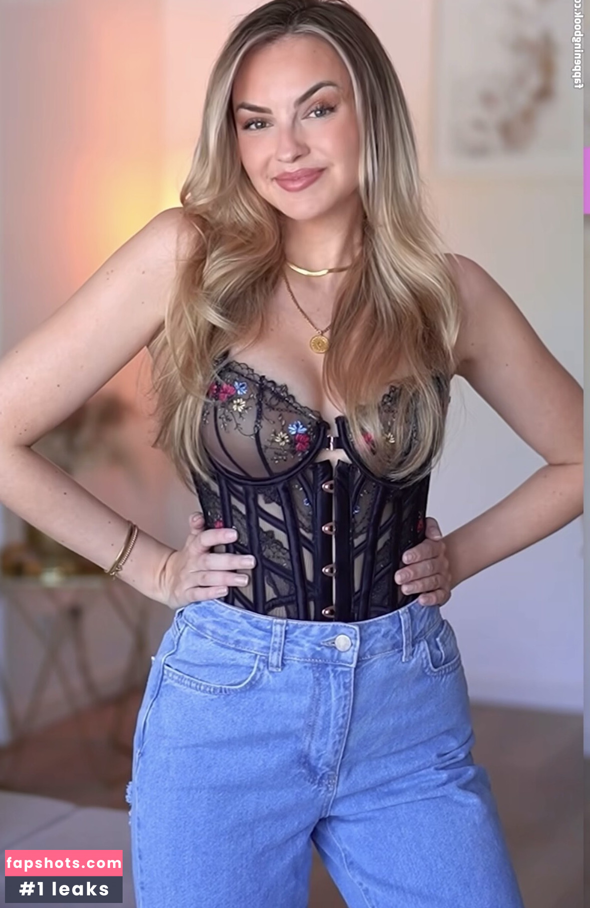 Julia (Xlaeta) gallery photo #7