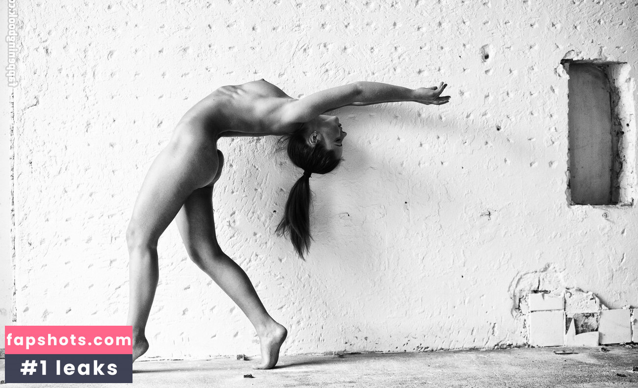 Julia Zu gallery photo #51