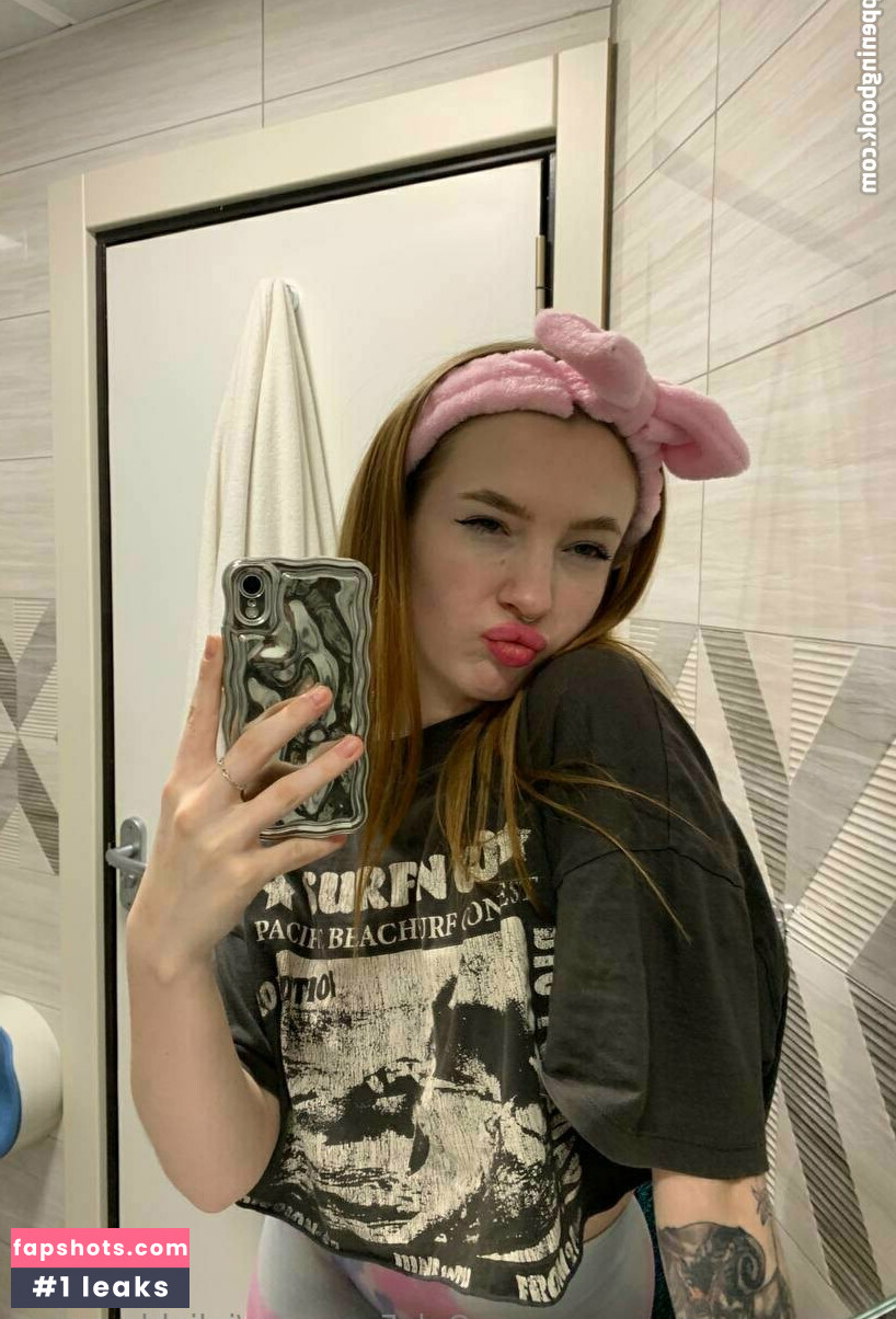 juliablomyyyy nude babe gallery