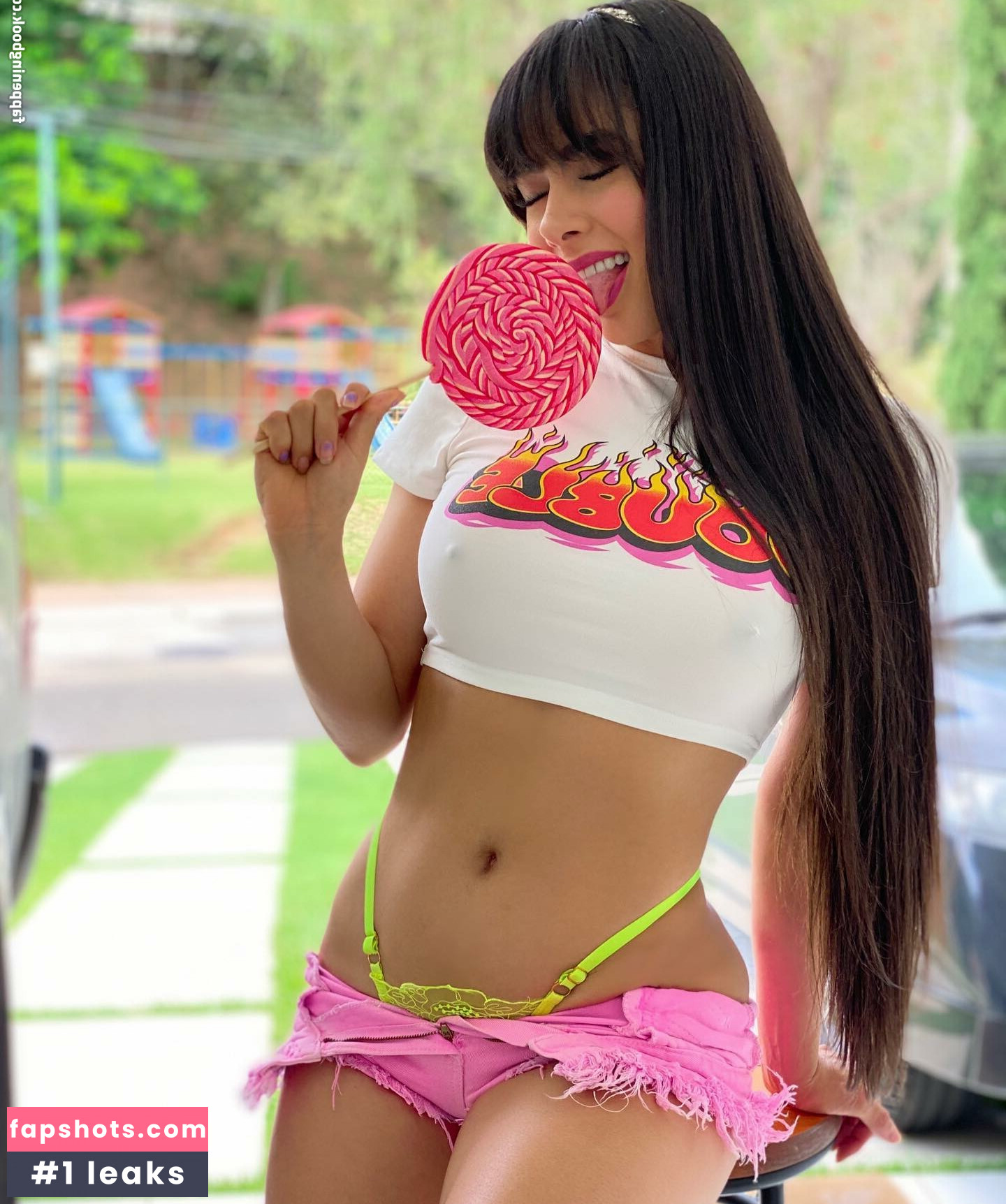 Juliana Caetano gallery photo #2