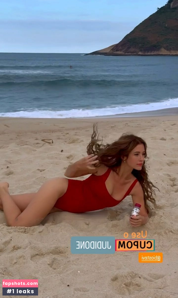 Juliana Didone gallery photo #5