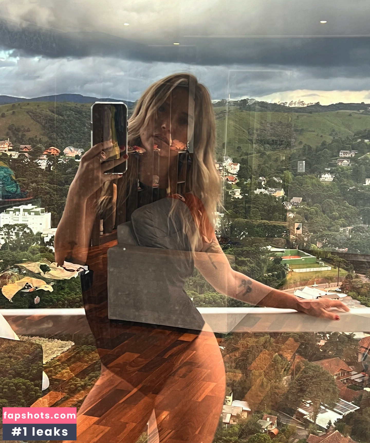 Juliana Didone gallery photo #10