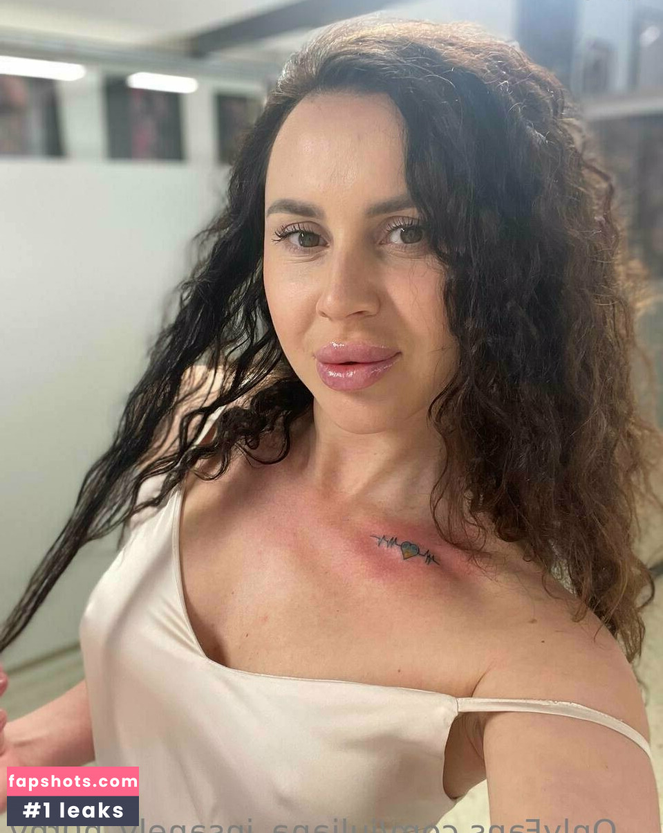 juliana_insanely_h0rny Nude Leaks OnlyFans Photos #16 - LeakJerk