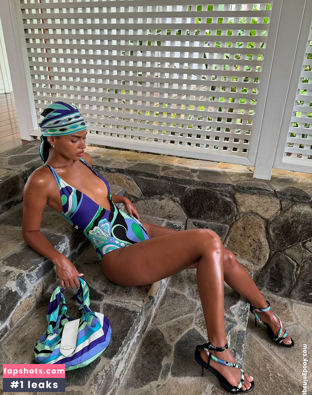 Juliana Nalu gallery photo #3