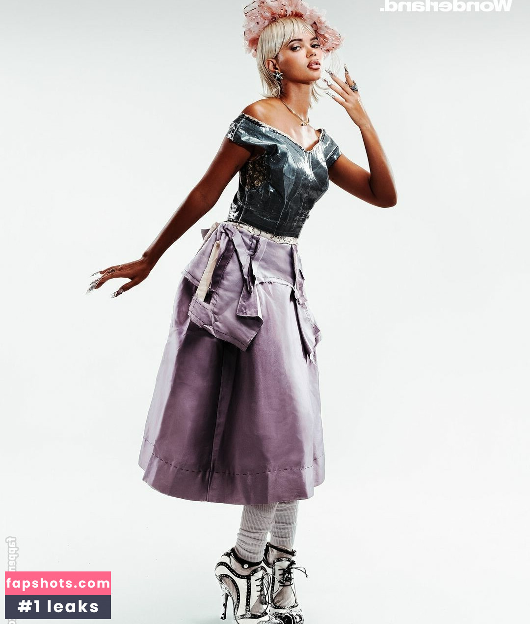 Juliana Nalu gallery photo #40