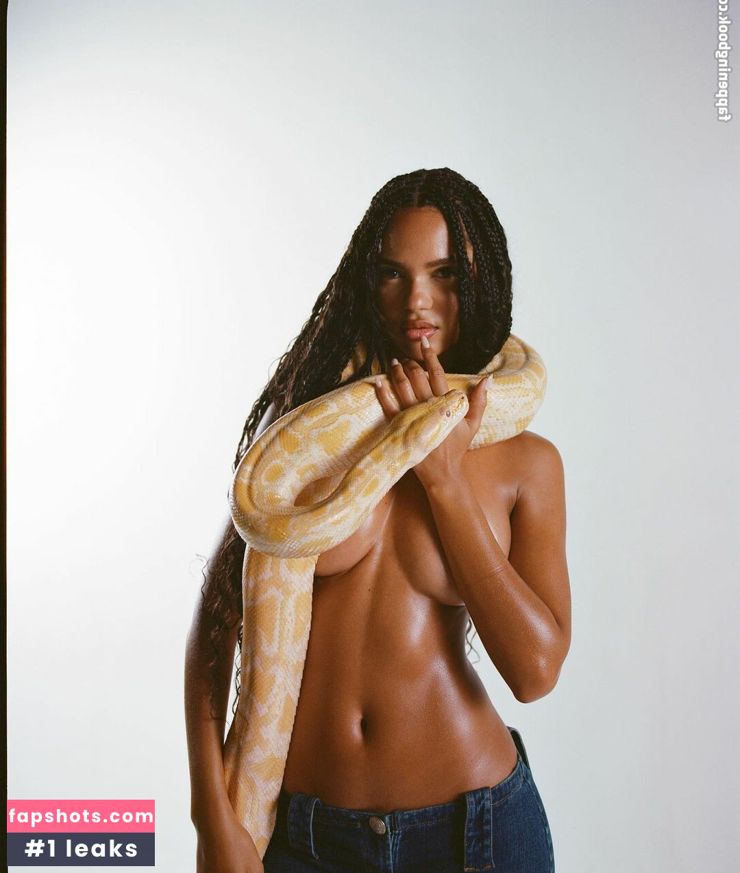 Juliana Nalu gallery photo #68