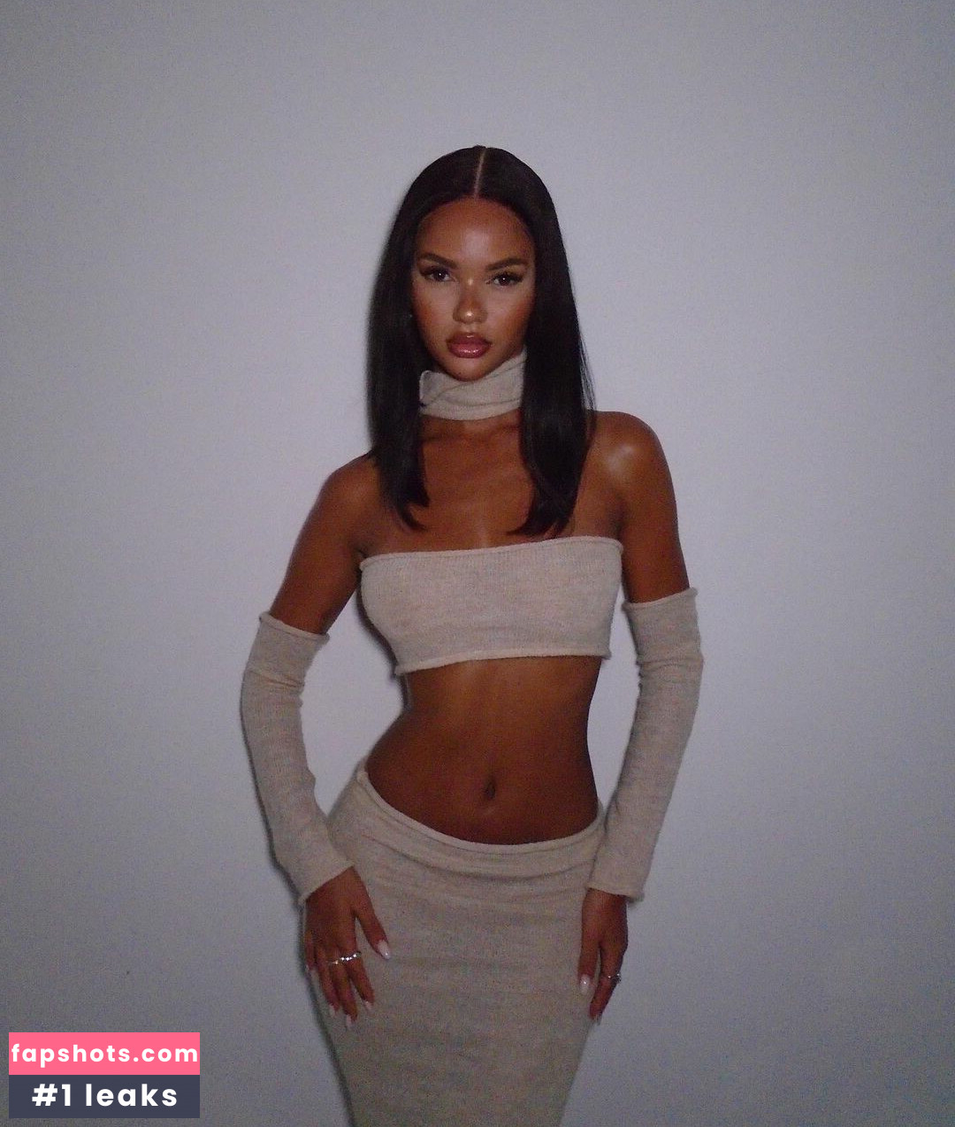 Juliana Nalu gallery photo #81