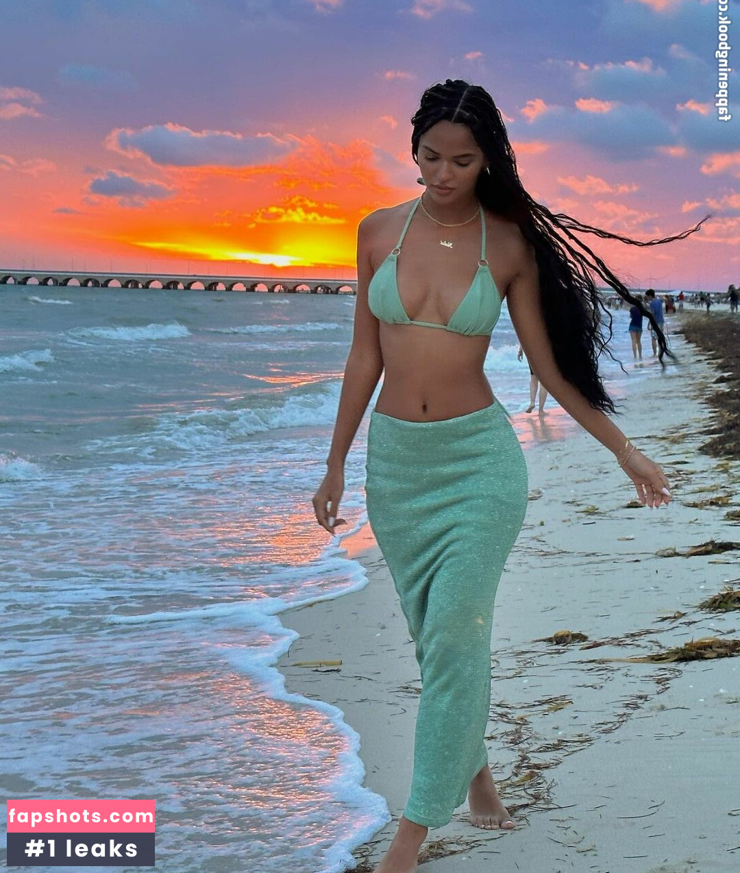 Juliana Nalu gallery photo #82