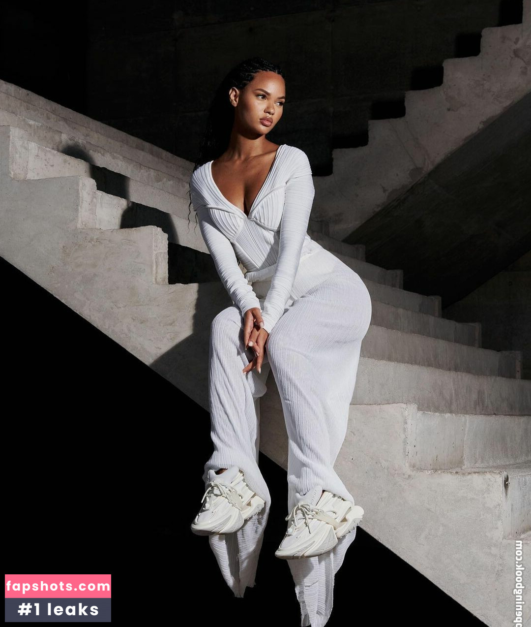 Juliana Nalu gallery photo #84