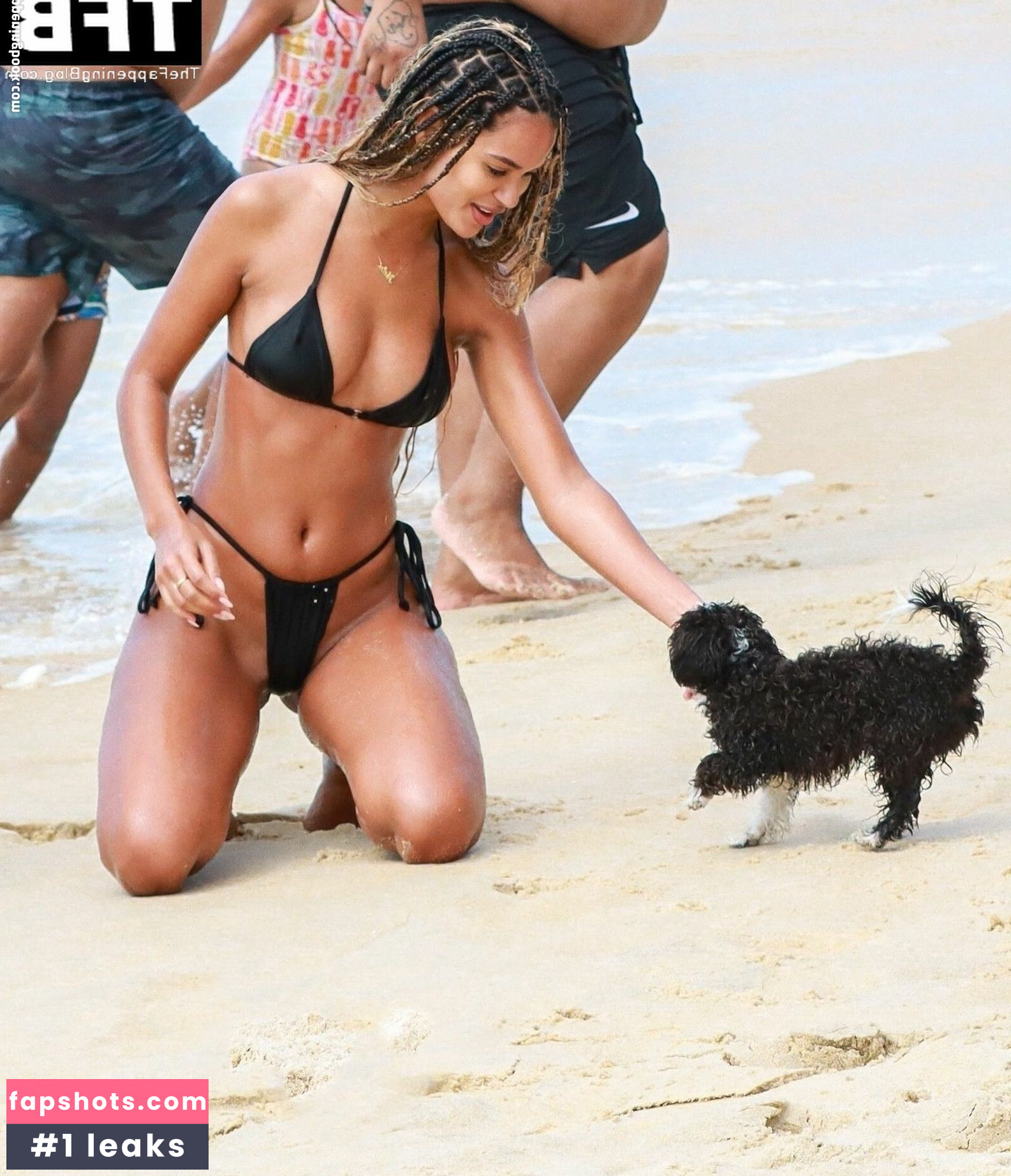 Juliana Nalu gallery photo #97