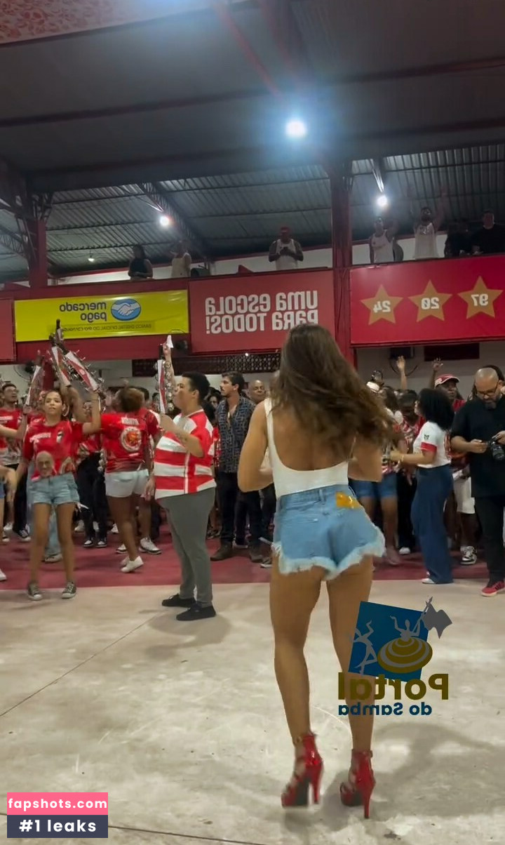 Juliana Paes gallery photo #2