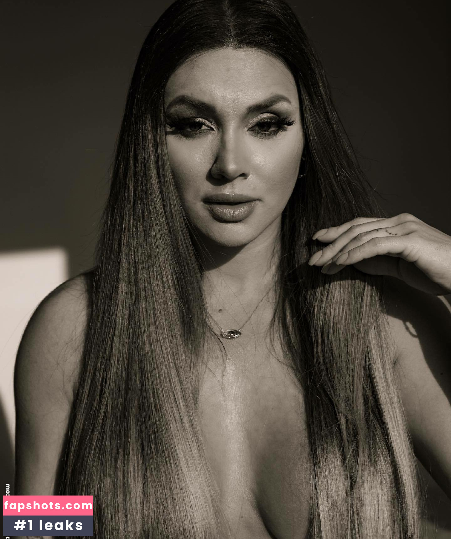 Juliana Salimeni gallery photo #103