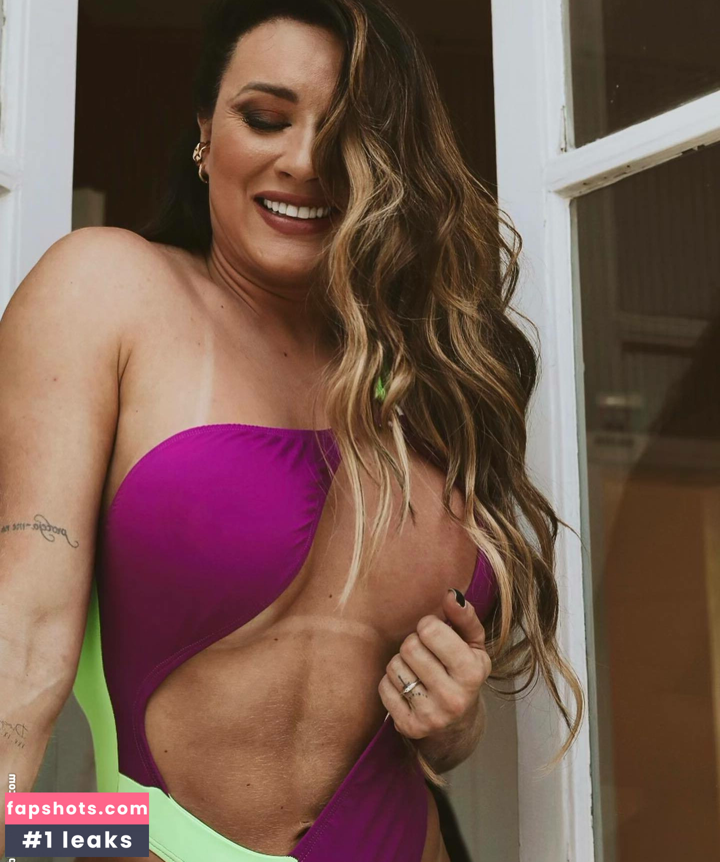 Juliana Salimeni gallery photo #149