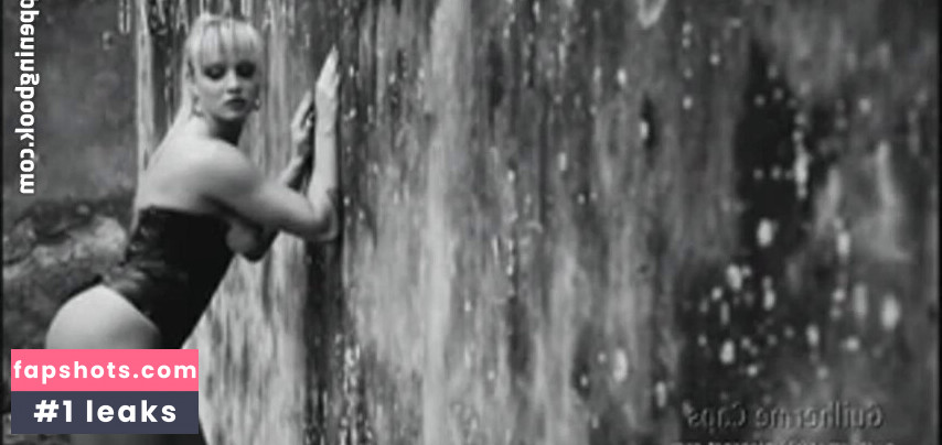 Juliana Salimeni gallery photo #33