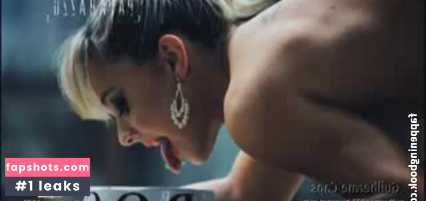 Juliana Salimeni gallery photo #40