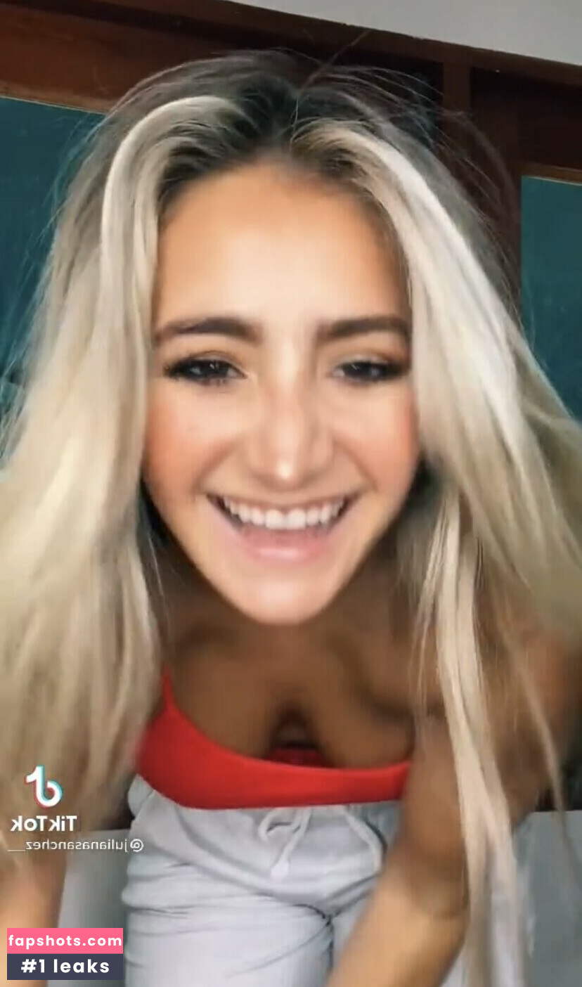 Juliana Sanchez gallery photo #17