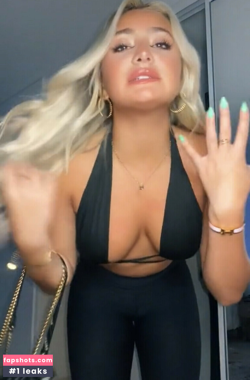 Juliana Sanchez gallery photo #5