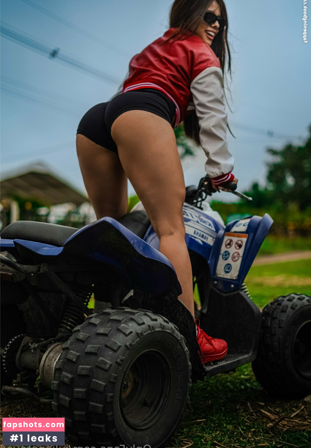 Juliana Tovar gallery photo #32