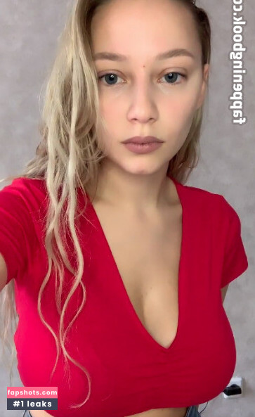 Julianna gallery photo #14