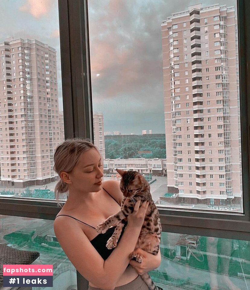 Julianna gallery photo #18