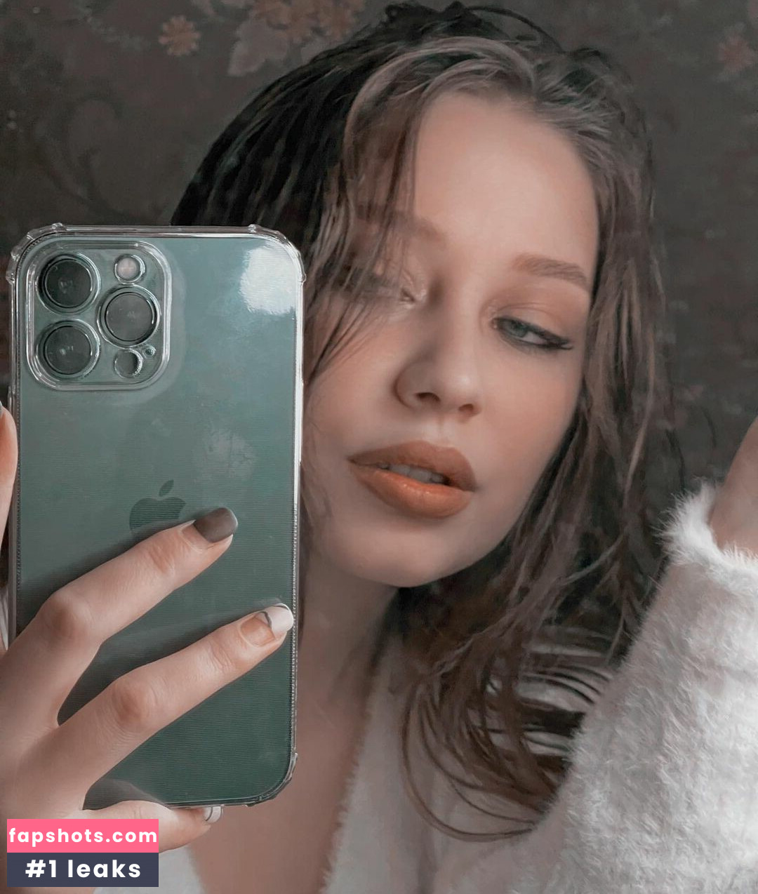 Julianna gallery photo #19