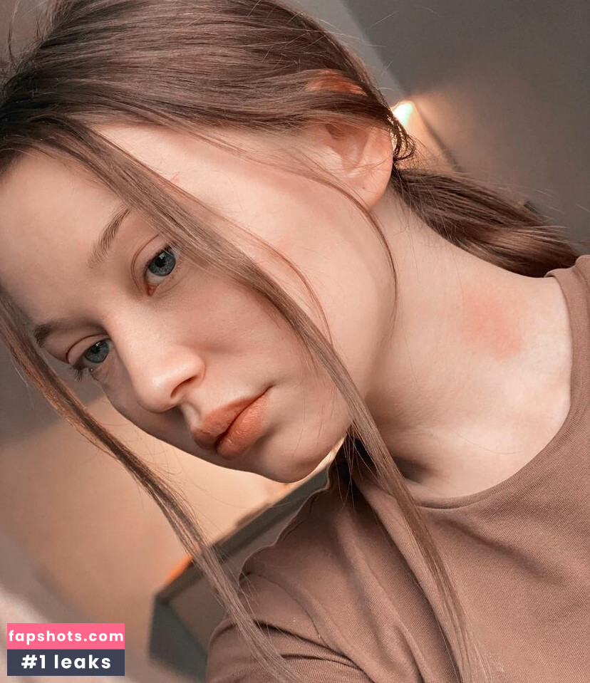 Julianna gallery photo #20