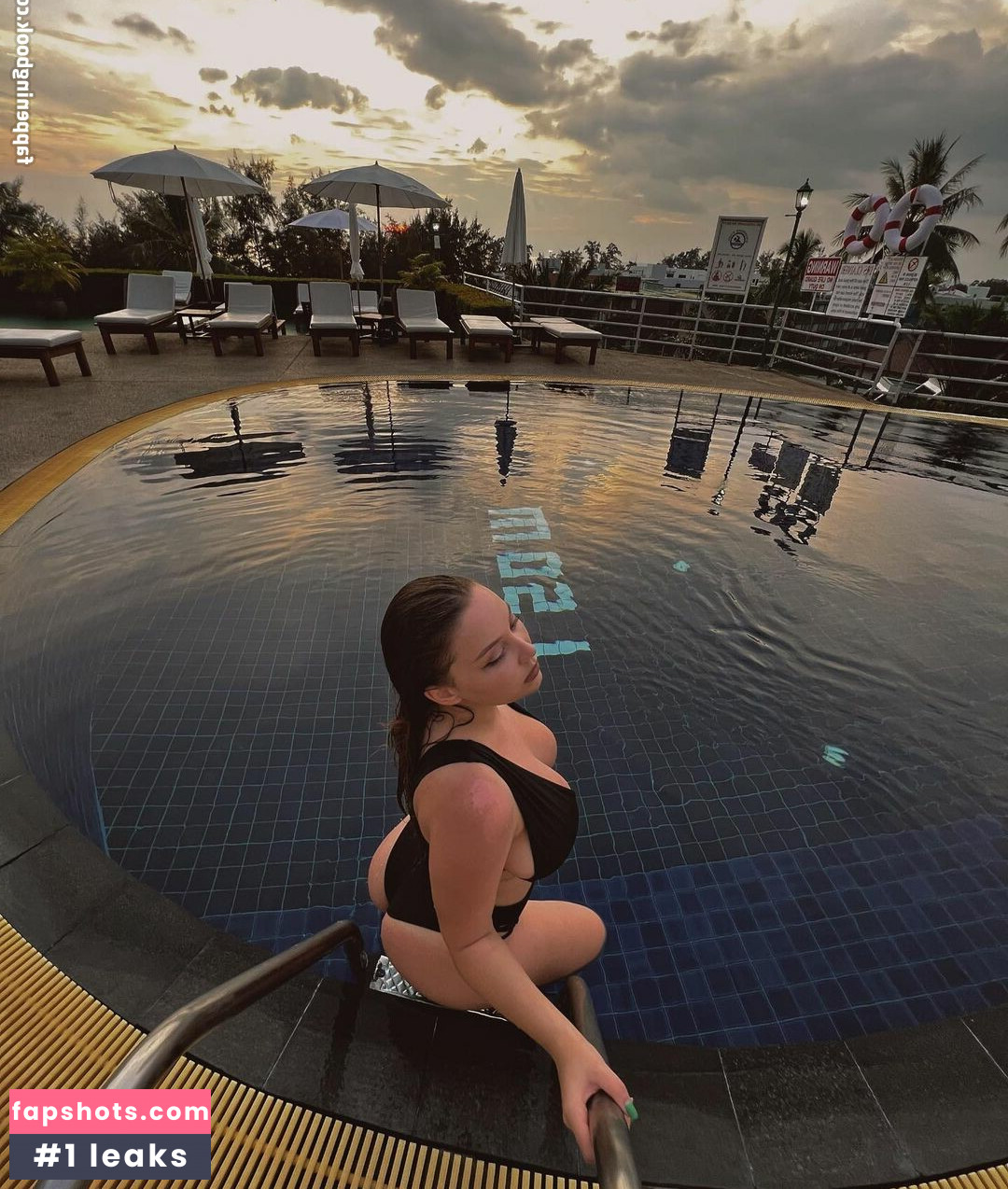 Julianna gallery photo #22