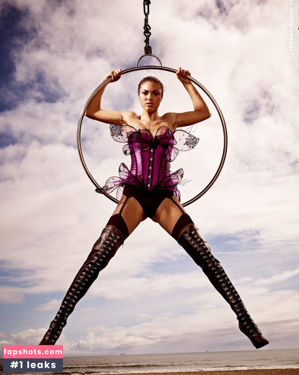 Julianna Townsend gallery photo #7