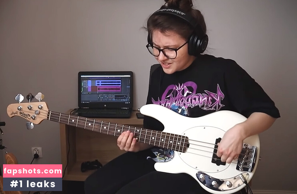 juliaplaysgroove gallery photo #2