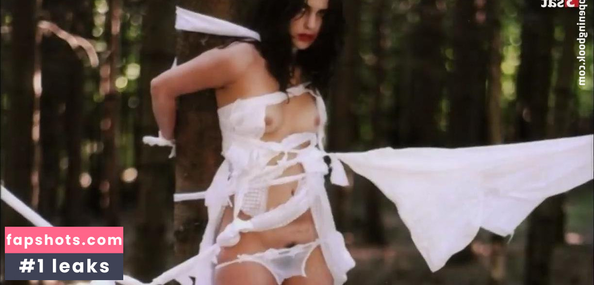 Julie Fournier gallery photo #10