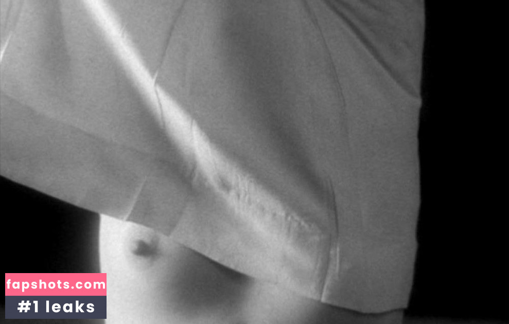 Julie Neesam nude babe gallery