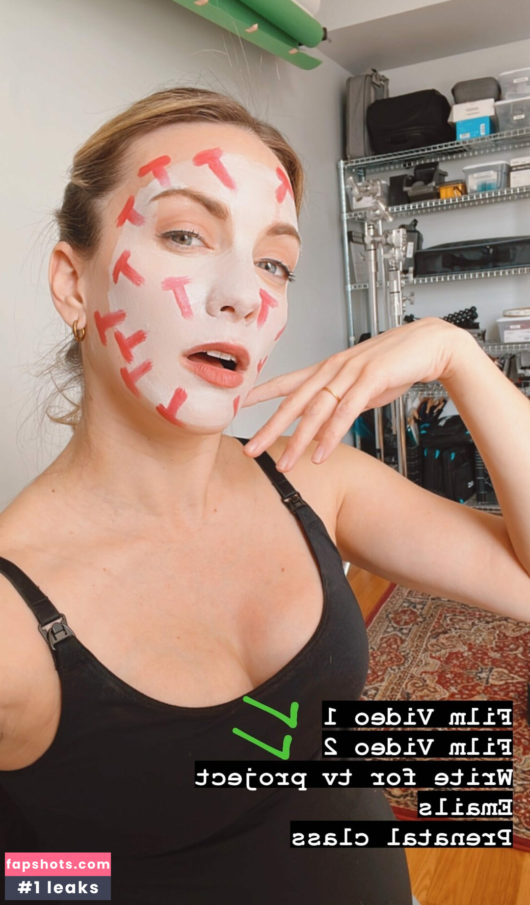 Julie Nolke gallery photo #2