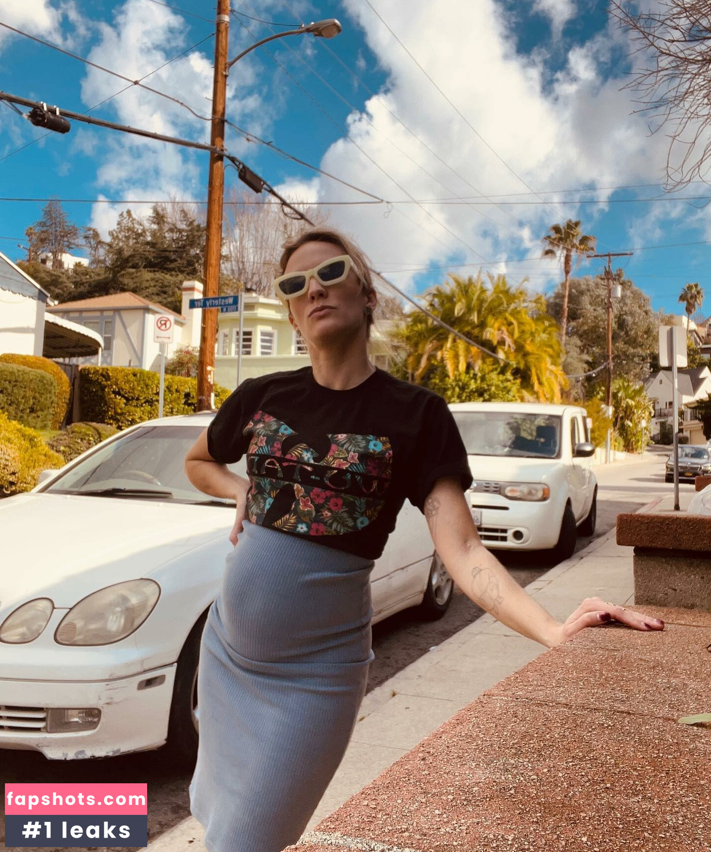 Julie Nolke nude babe gallery