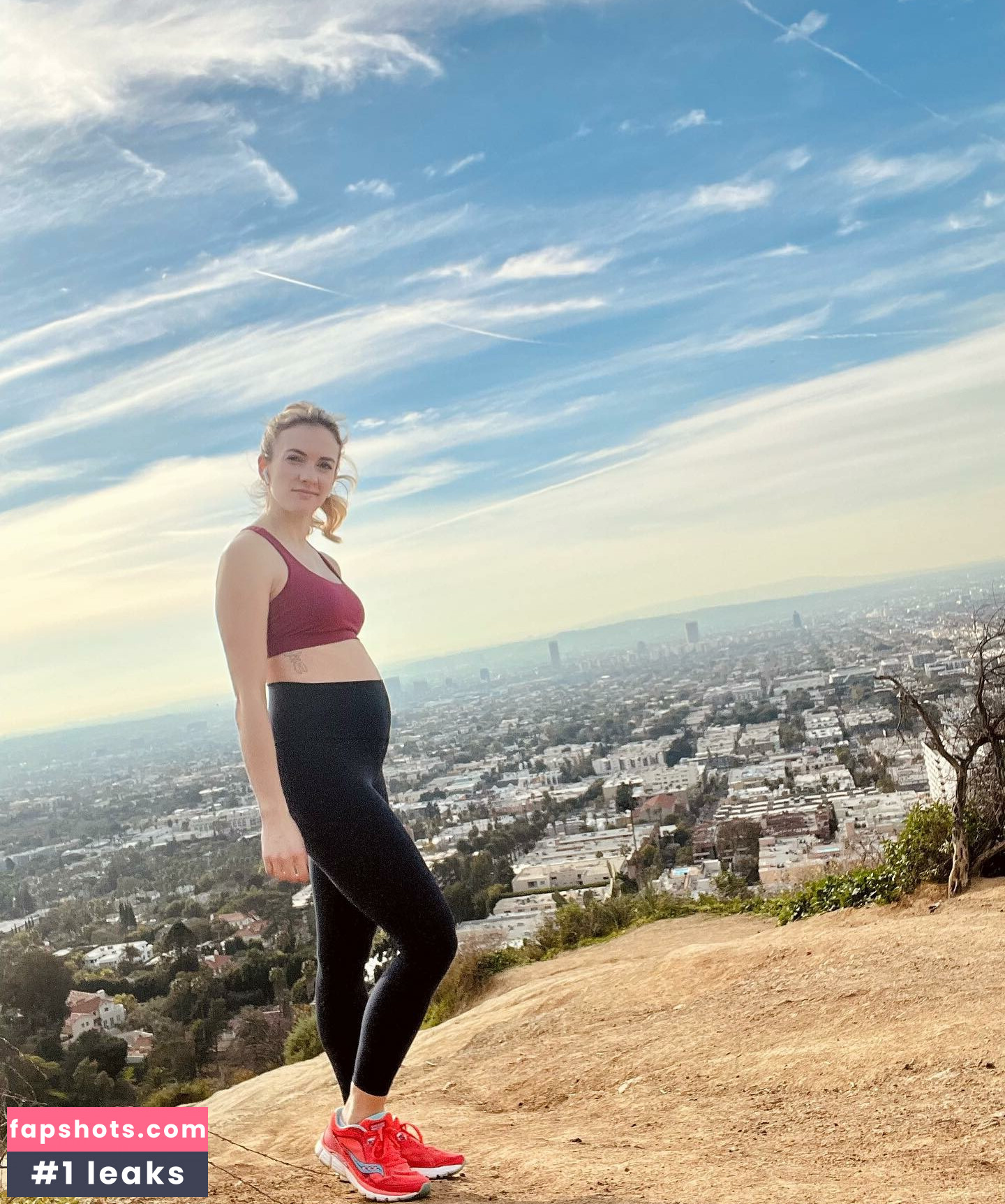 Julie Nolke gallery photo #12