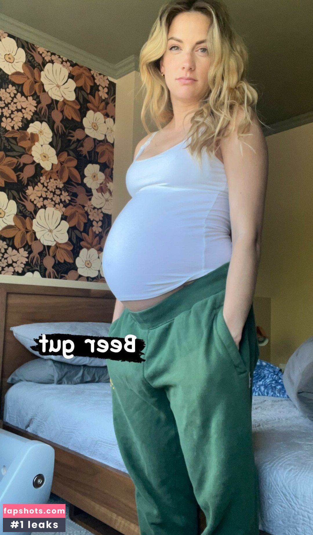 Julie Nolke gallery photo #15