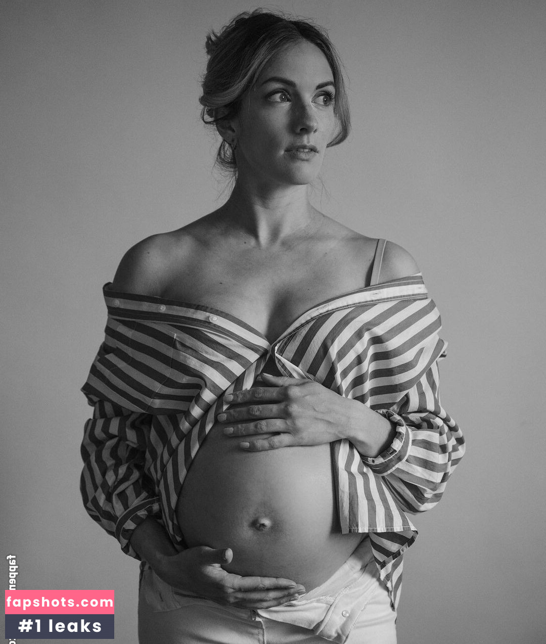 Julie Nolke gallery photo #19