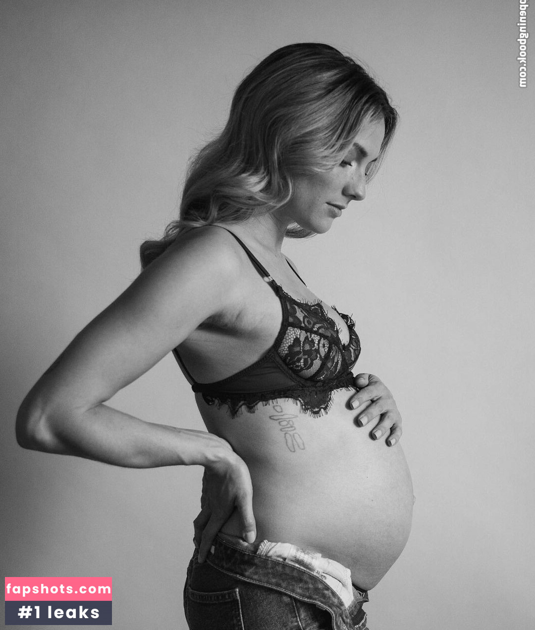 Julie Nolke gallery photo #20