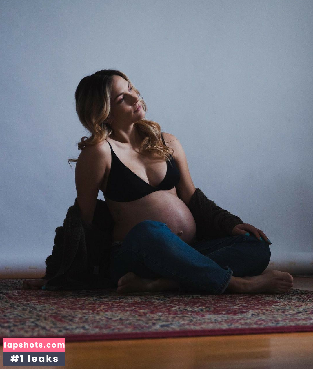 Julie Nolke gallery photo #21