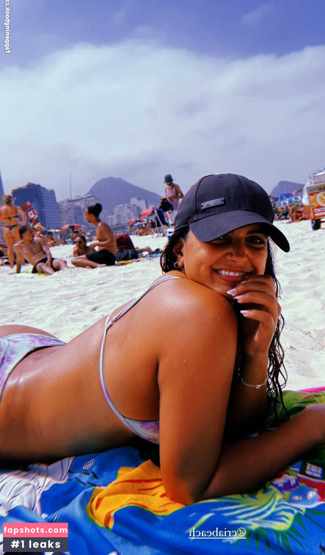 Julie Santos gallery photo #3