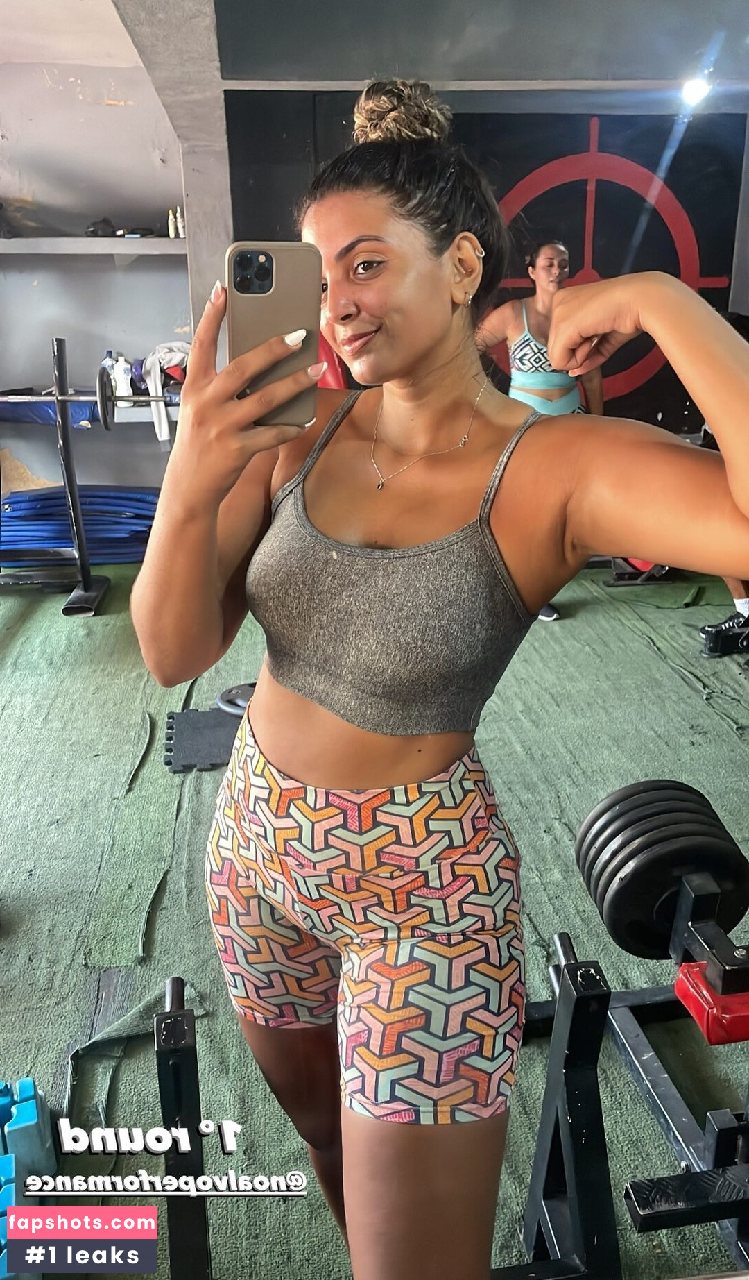 Julie Santos gallery photo #4