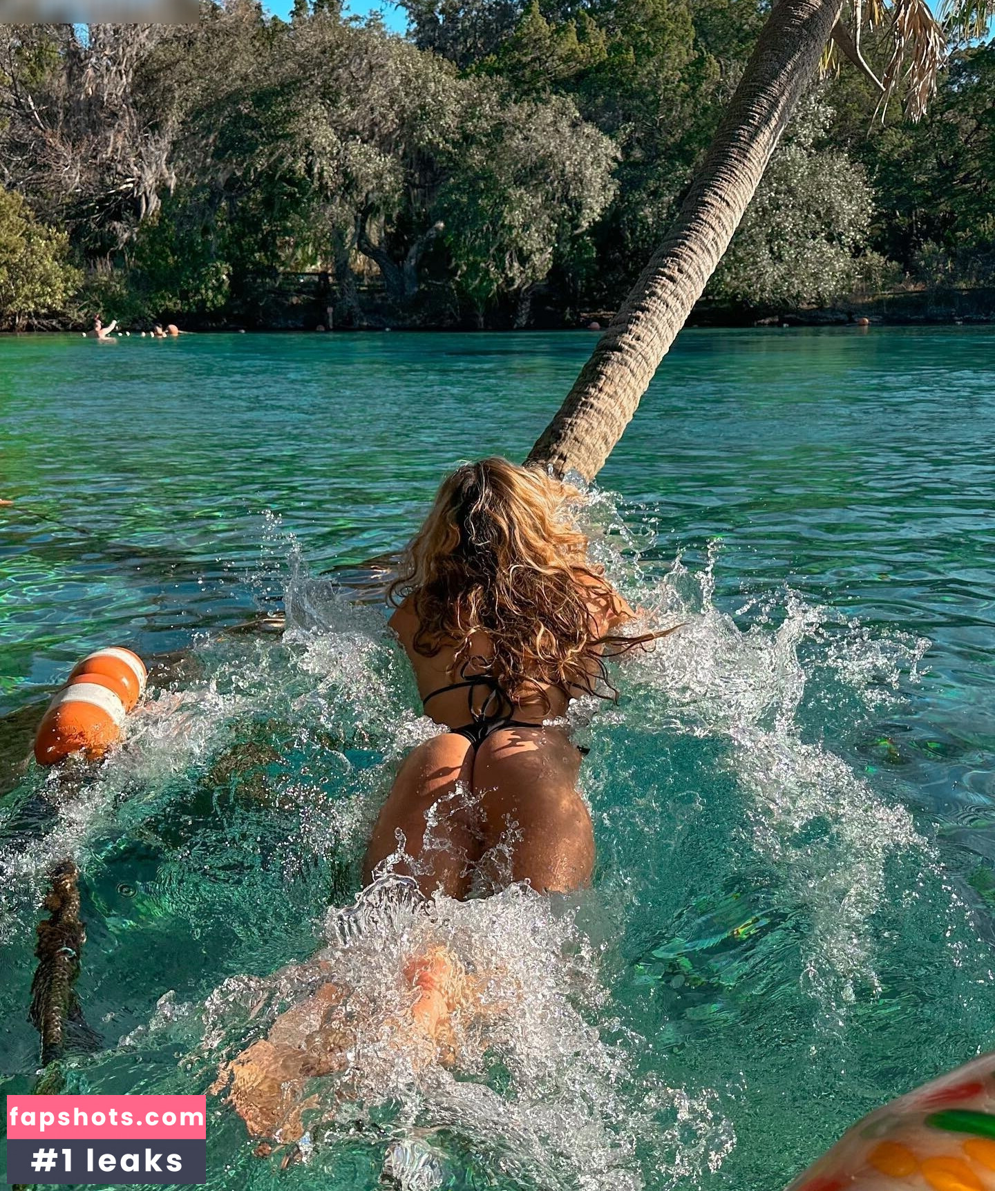 julie.tirado gallery photo #123