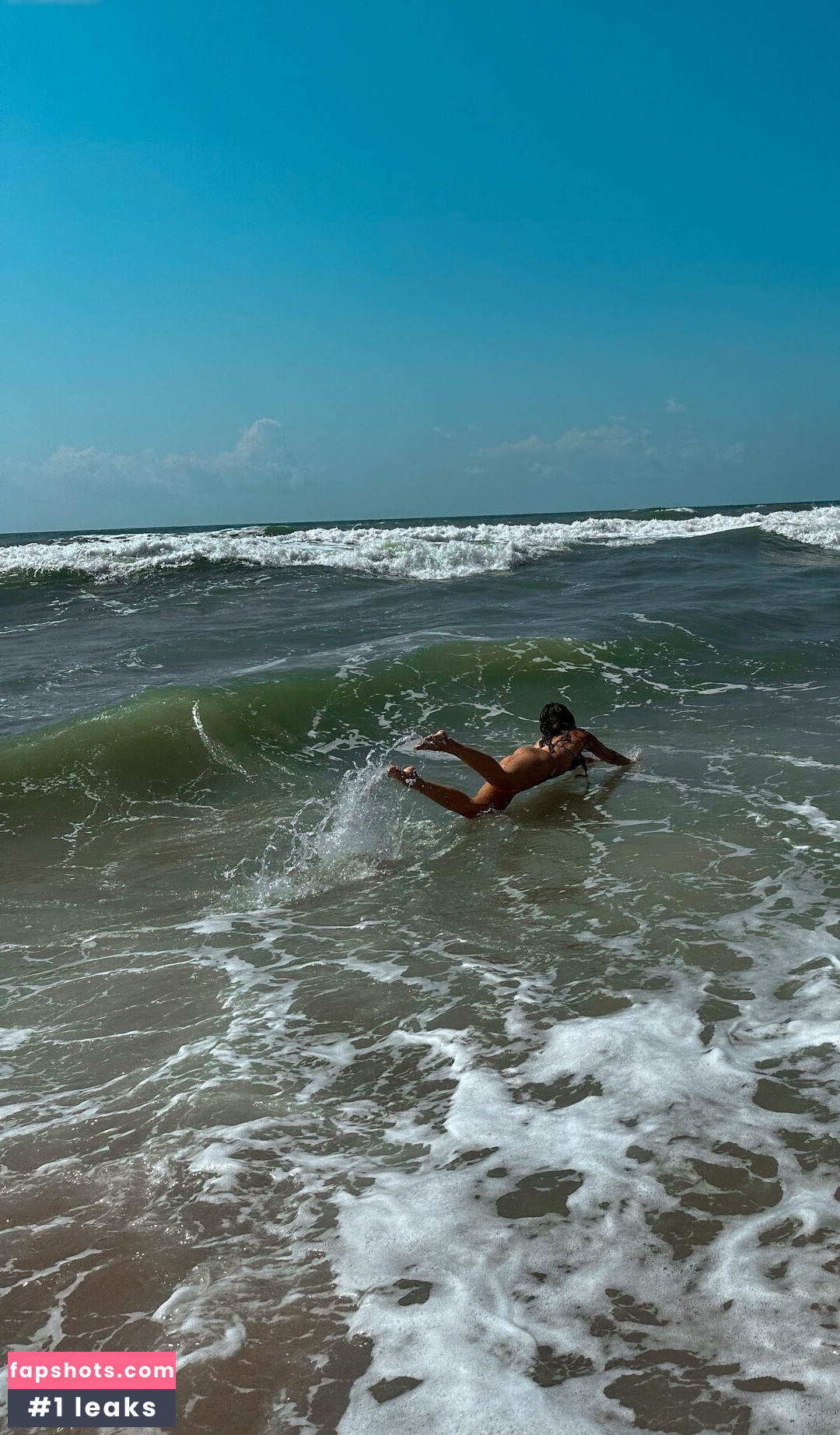 julie.tirado gallery photo #49