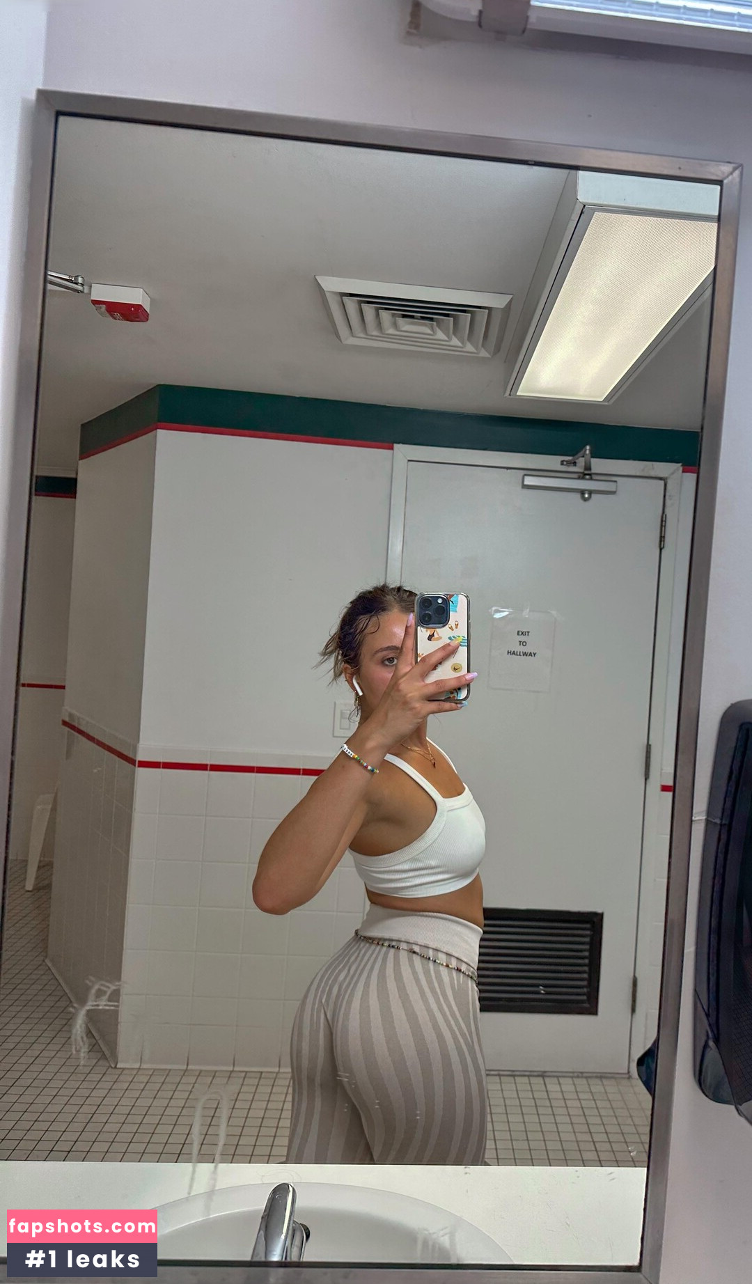 julie.tirado gallery photo #50