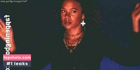 Julienne Davis gallery photo #12