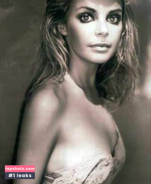 Julienne Davis gallery photo #22