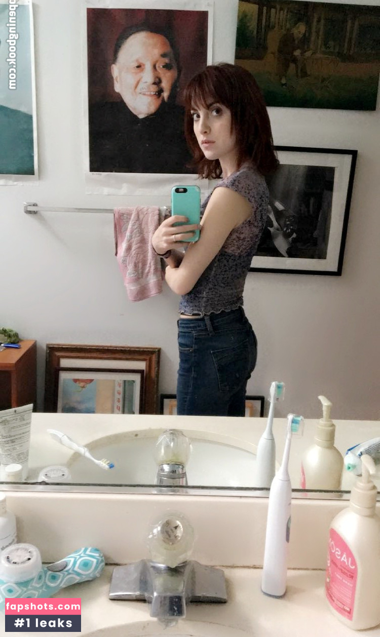 Juliette Goglia gallery photo #11