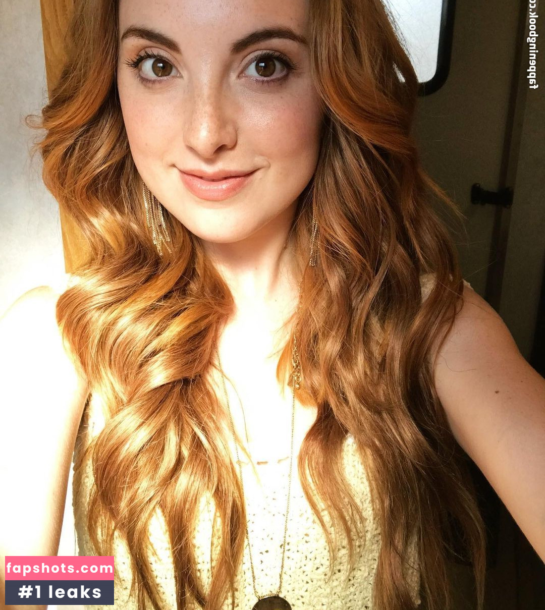 Juliette Goglia gallery photo #5