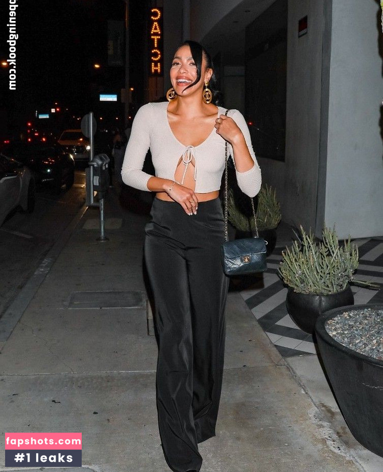 Julissa Bermudez gallery photo #2