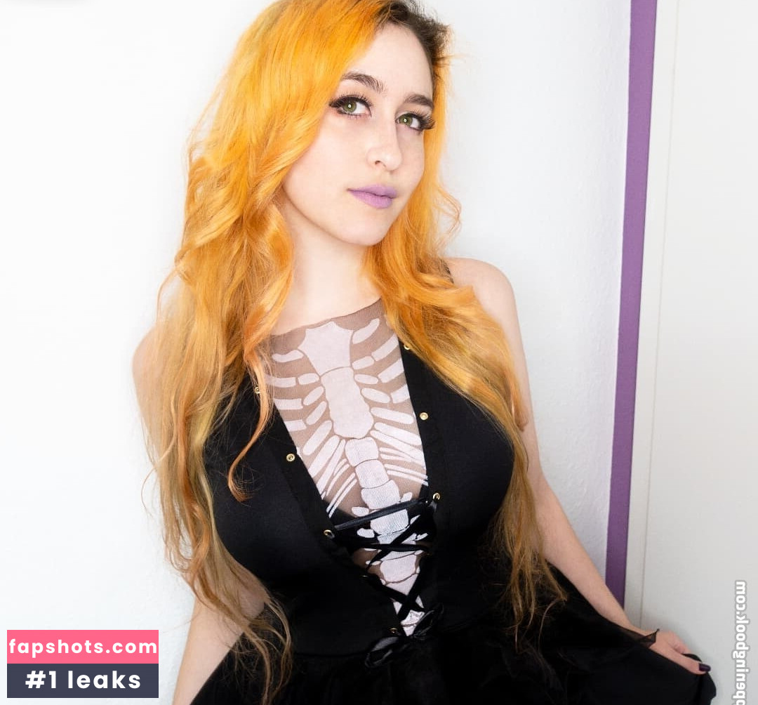 Juliversal nude babe gallery